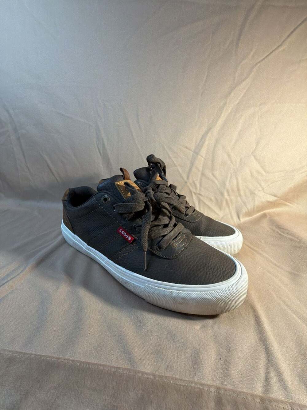 Levi's Lancer Men's Low Top Lace Up Perforated Brown Sneakers Size 8.5